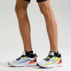 Diadora Men's Mythos Blushield Volo 3 Running Shoe- White/Black/Yellow Fluo - Regular (D) -Sports Shoes 101.179090 C0008 CV