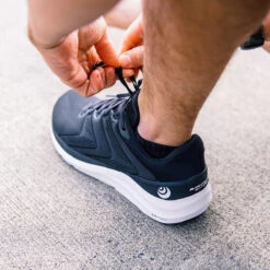 Topo Athletic Men's Phantom 2 Running Shoe - Black/White - Regular (D) -Sports Shoes M046.Black White 10